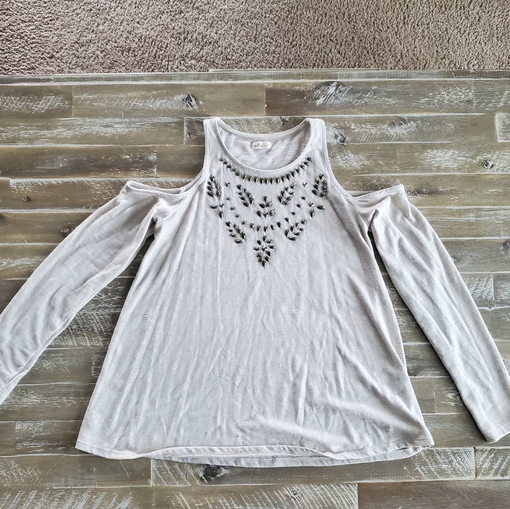 Small Hollister shoulder-cut out top